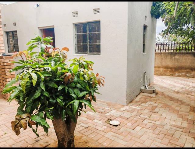 1 BEDROOM PROPERTY TO RENT IN MANKWENG